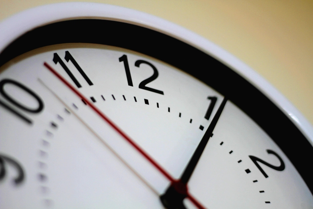 Wall clock nearing deadline — quote and response time questions for a paper tube supplier