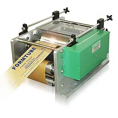 Paper tube winding machine forming a spiral tube